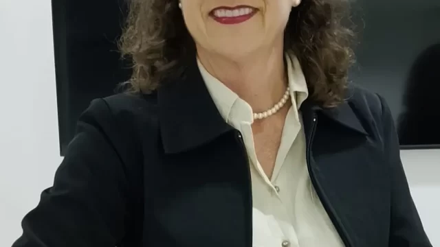 Dra. Cláudia C. Gobor