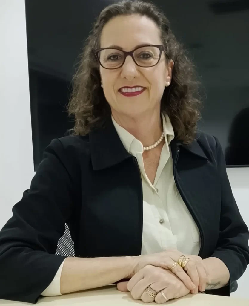 Dra. Cláudia C. Gobor